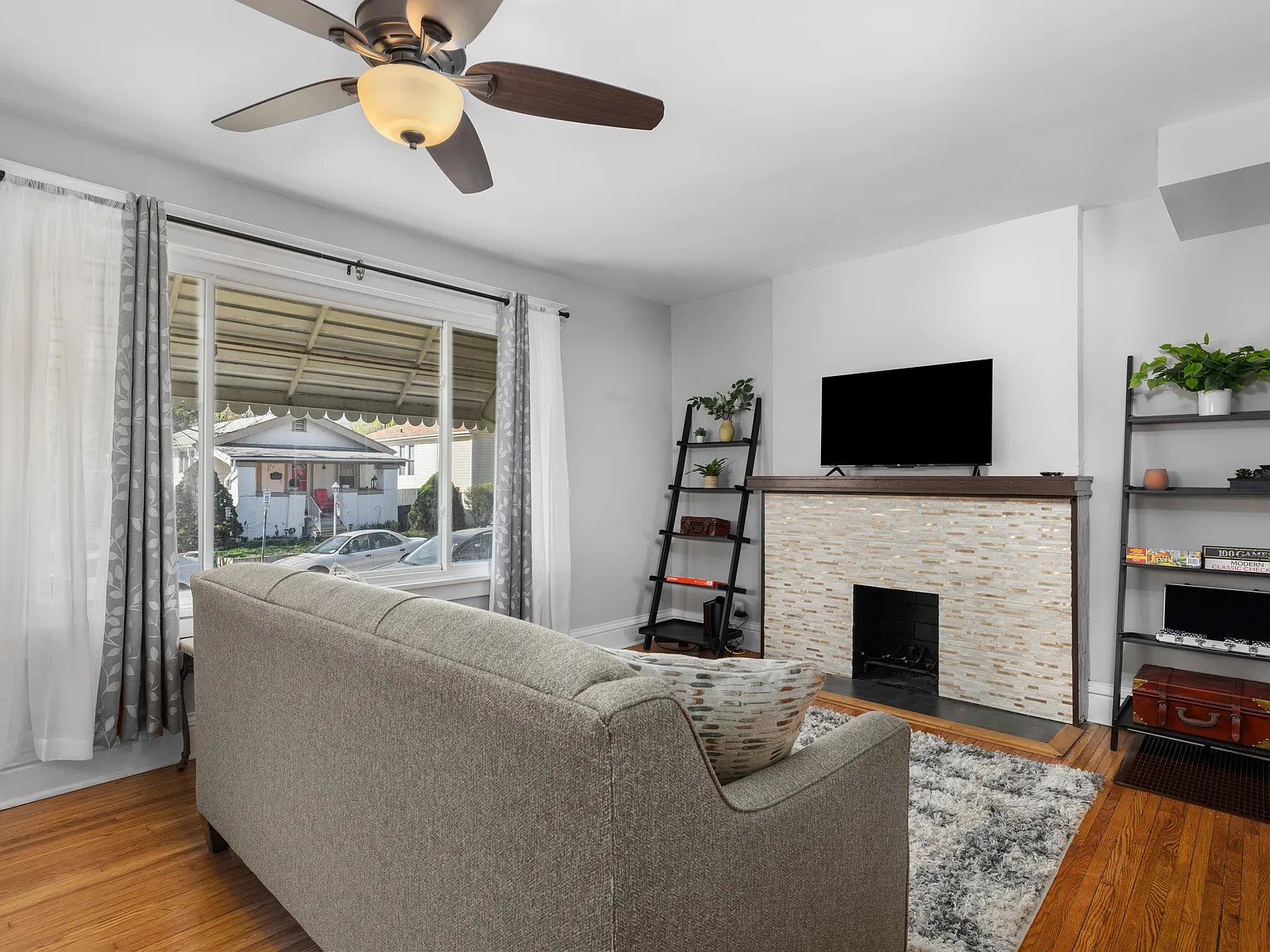 2 bed, $2,270 — Photo 3