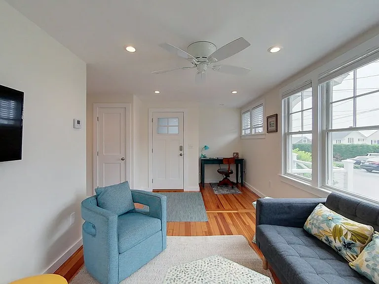 23 Warren Ave #1 — Photo 5
