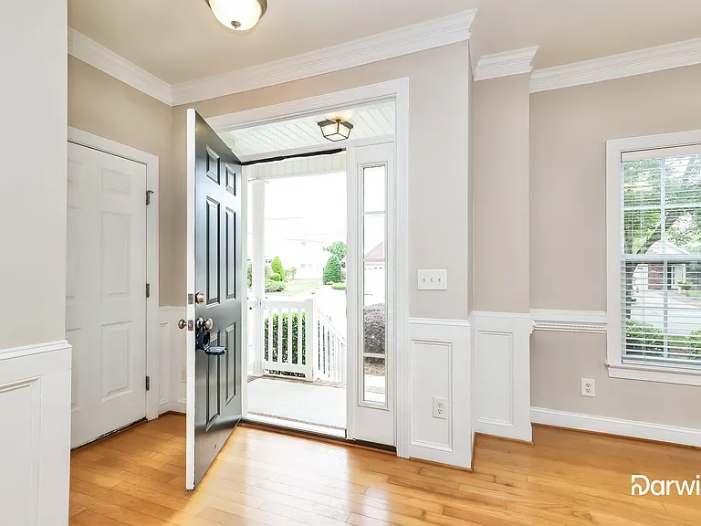 116 Eva Dr — Photo 3