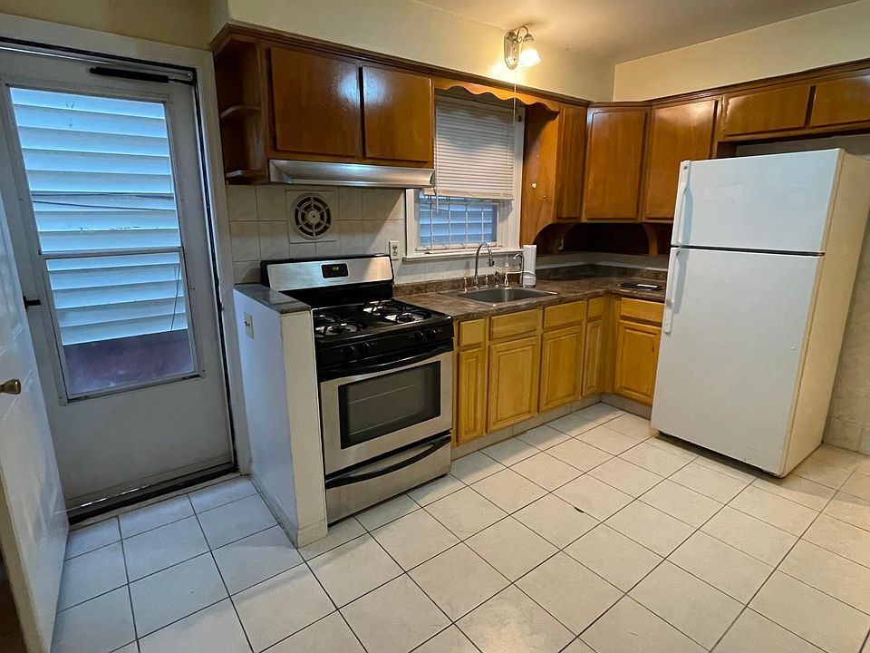 1st image of 8765 124th St Floor 1