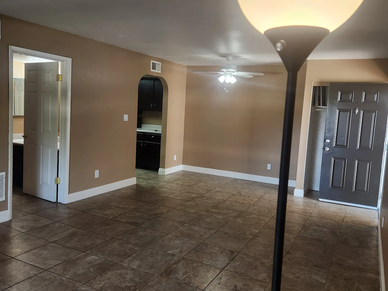1 bed, 750 sqft, $1,300 — Photo 2