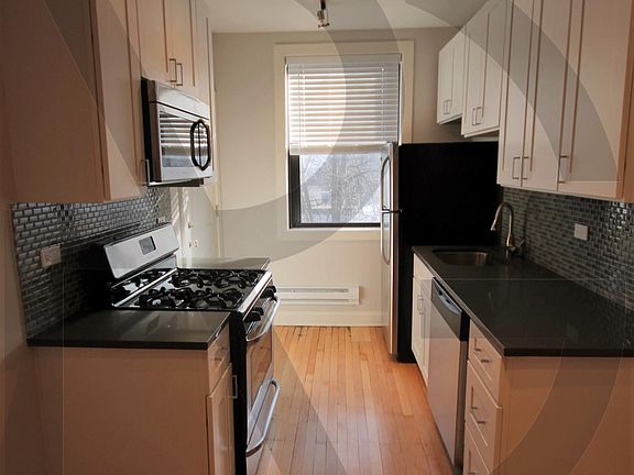 5th image of 2317 N Rockwell St #Ea2