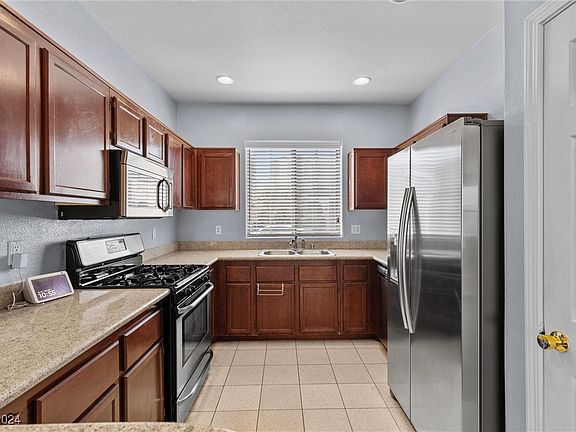 4th image of 9582 Villa Adastra Ave