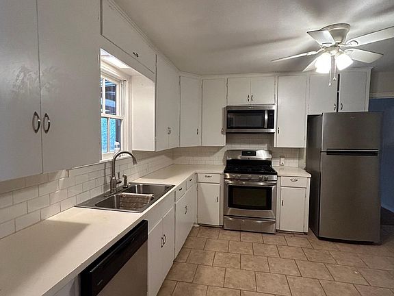 3rd image of 713 Saint Thomas Dr