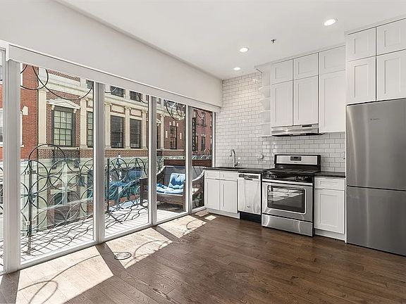 2nd image of 126 Salem St APT 1