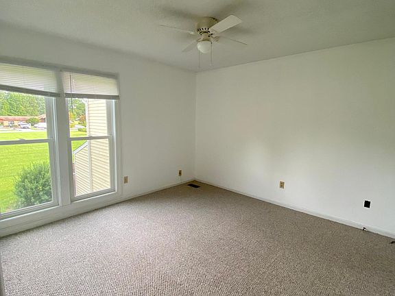 3rd image of 119 Oakmont Dr APT 24