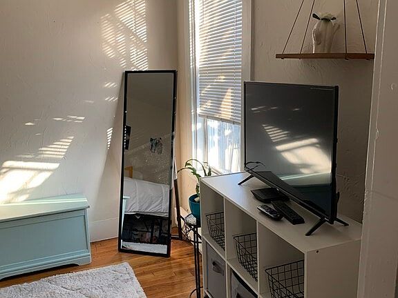 4th image of 506 E Broadway #19G
