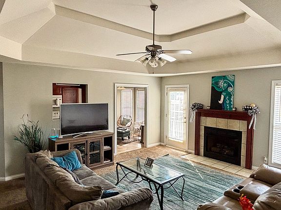 2nd image of 3921 Gaine Dr