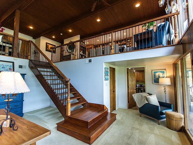 Edgewater Cir — Photo 16