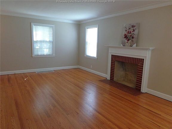 3rd image of 676 Forest Cir