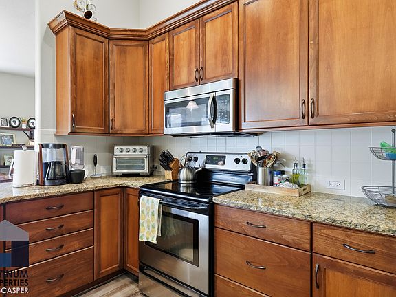 5th image of 5821 S Oak St