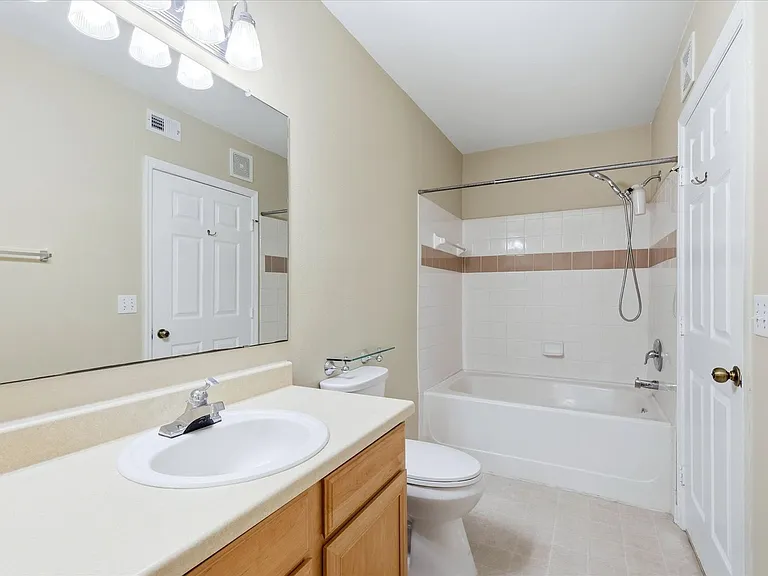 1015 Villagio Cir #202 — Photo 24