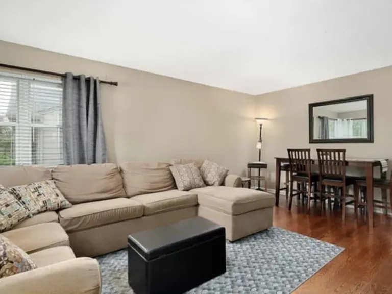 1717 Rockne Dr — Photo 3