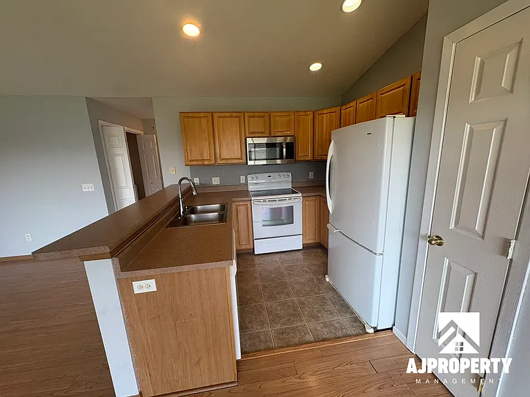 7107 W 56th St #22 — Photo 2