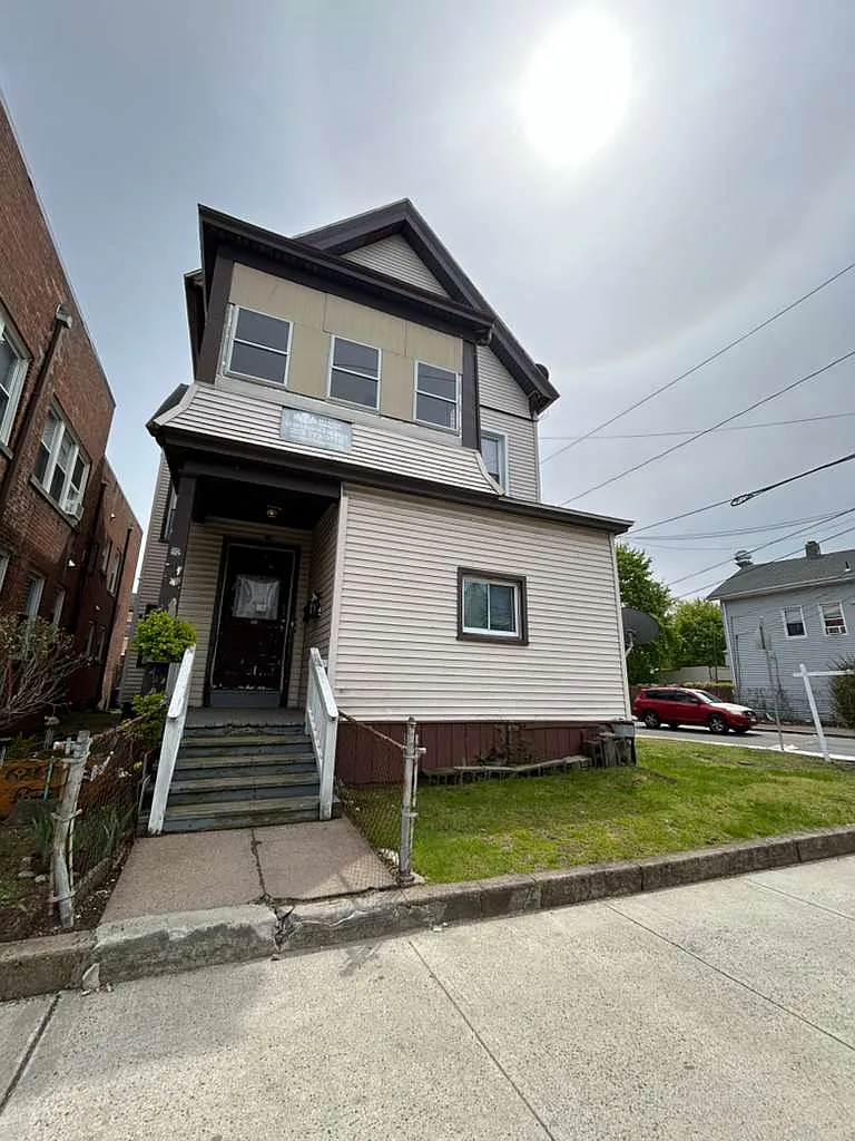 Building Photo - 92 Sylvan Ave #2A