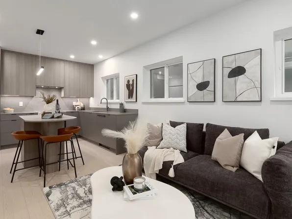 2329 E 34th Ave #201, Vancouver, BC V5R 2S6