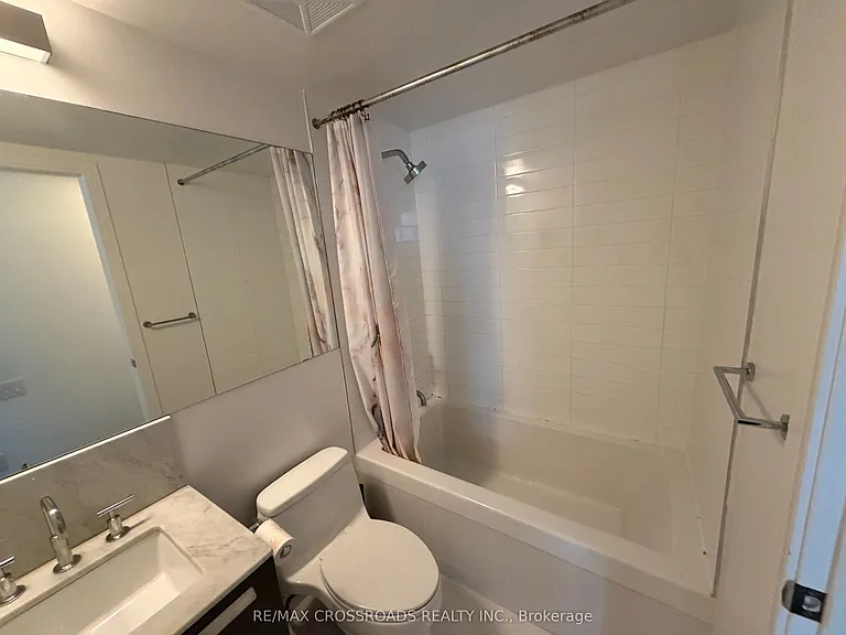 42 Charles St E #806 — Photo 8