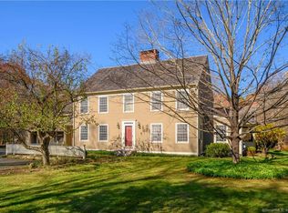18 Fox Run Ln, Newtown, CT 06470