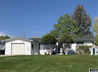 1112 Club Ct, Saratoga, WY 82331