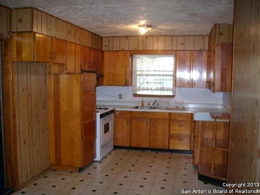 2nd image of 431 Westoak Dr.