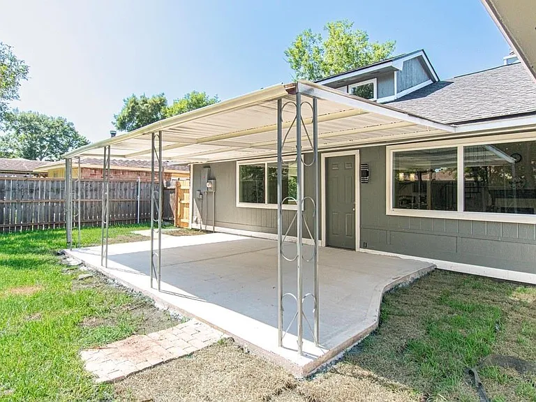 15707 Amapola Dr — Photo 37