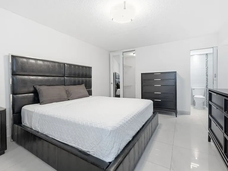 Cond Los Pinos Este 6410 Ave Isla Verde Apt 3A — Photo 22