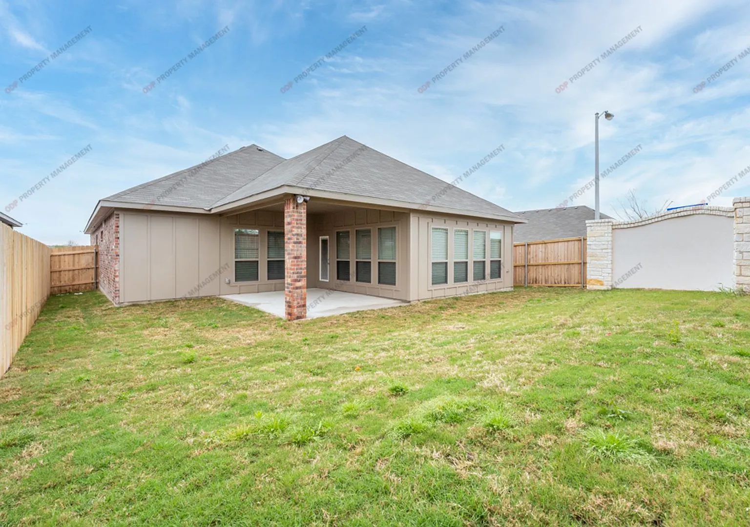 Large Home - 4 Bed- 2.5 Bath- Almost 2,000 SQFT - Temple ISD — Photo 2