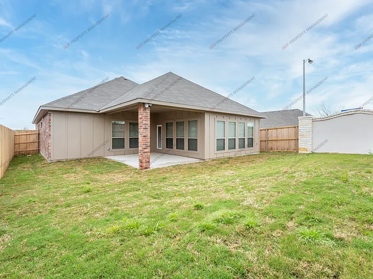 742 Friar Tuck Dr — Photo 2