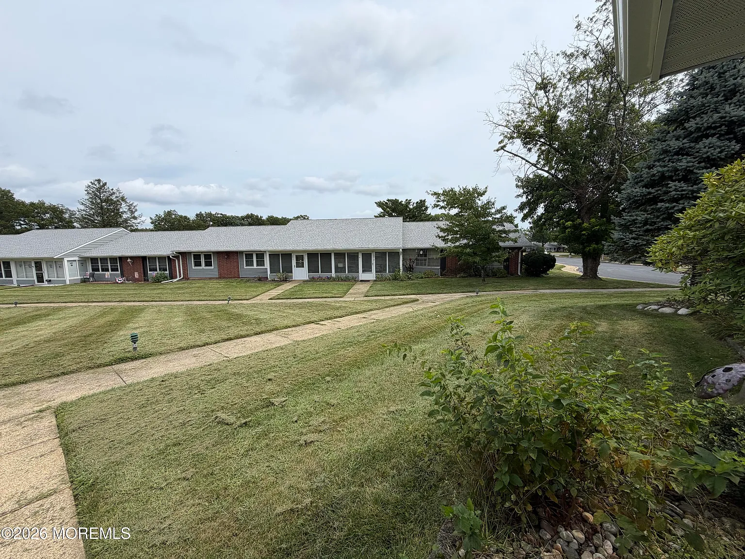 2 bed, 982 sqft, $2,000 — Photo 2
