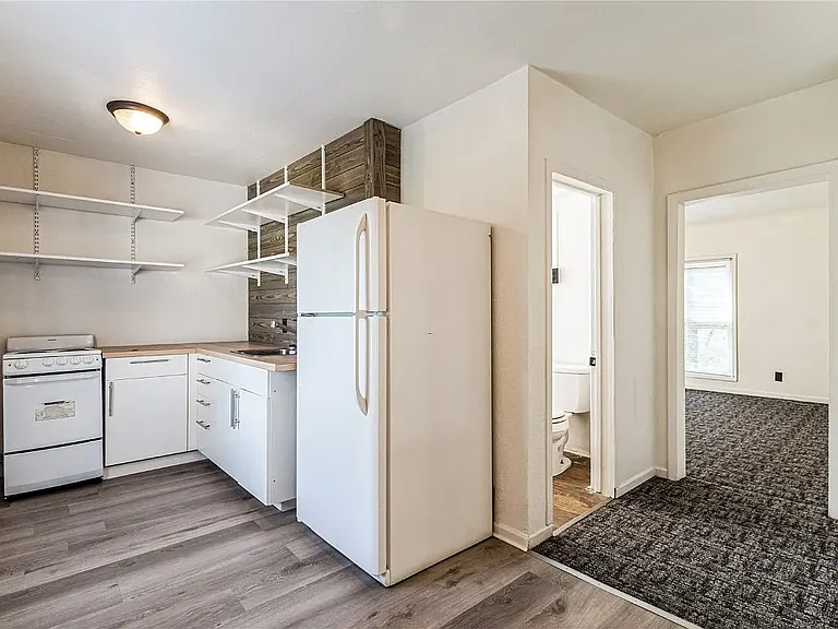 1613 A Ave NE #1 — Photo 9