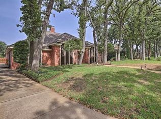 1902 Springbranch Dr, Arlington, TX 76006