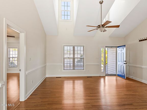 4th image of 726 Addington Dr