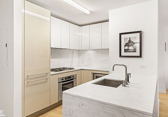 5th image of 322 W 57th St APT 44Q