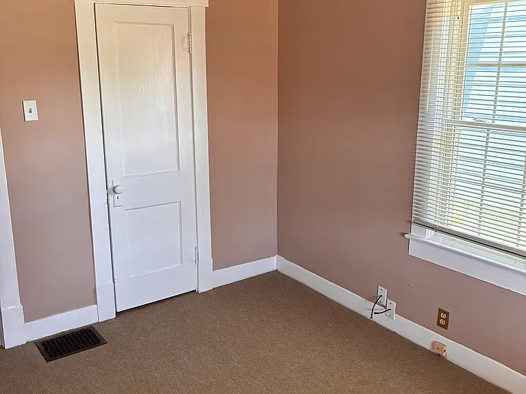 205 E Chestnut St — Photo 13