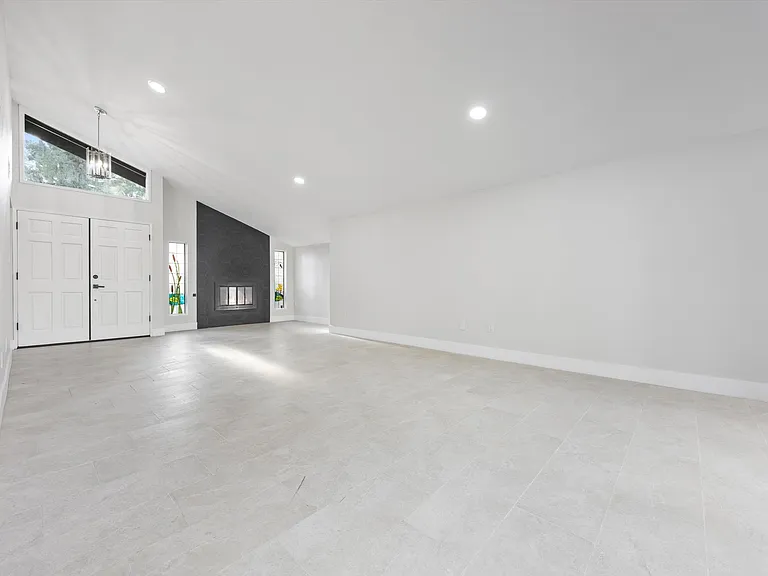 4157 Pinewood Lake Dr — Photo 6