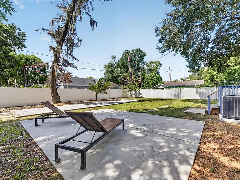 800 W Smith St — Photo 38