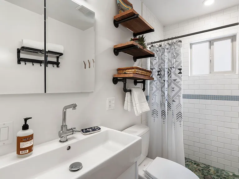 Bathroom / Shower