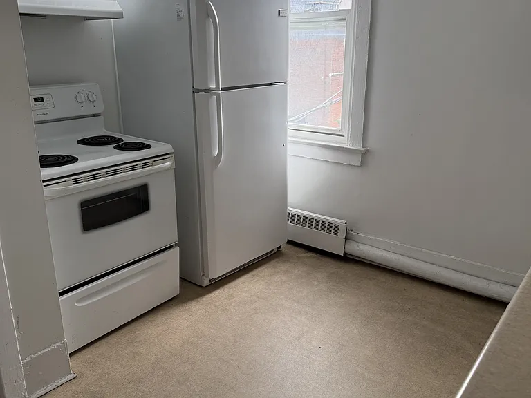351 Elgin St #B — Photo 11