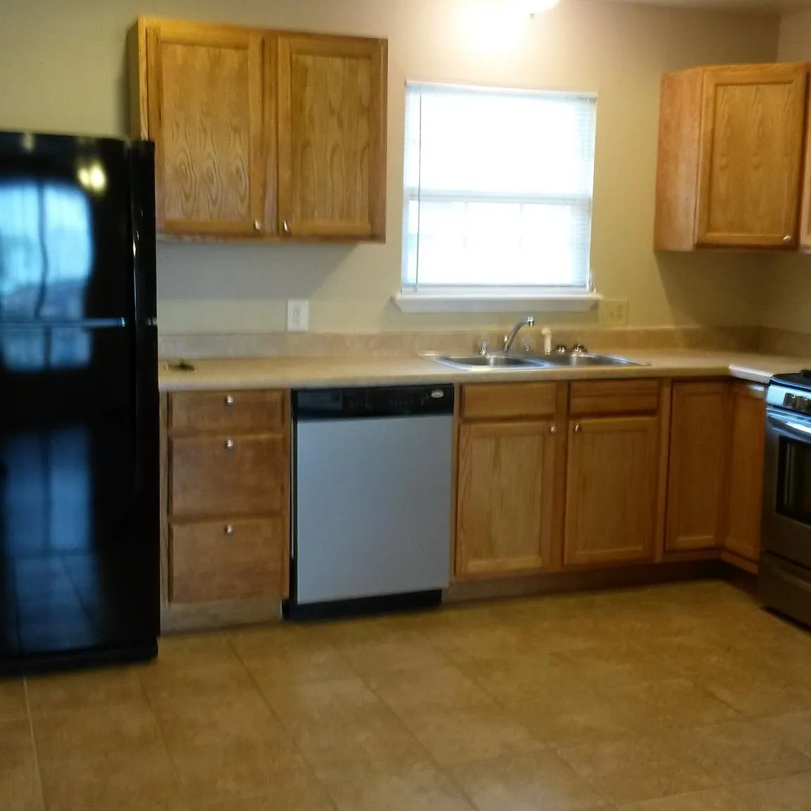 3 bed, 1200 sqft, $900 — Photo 4