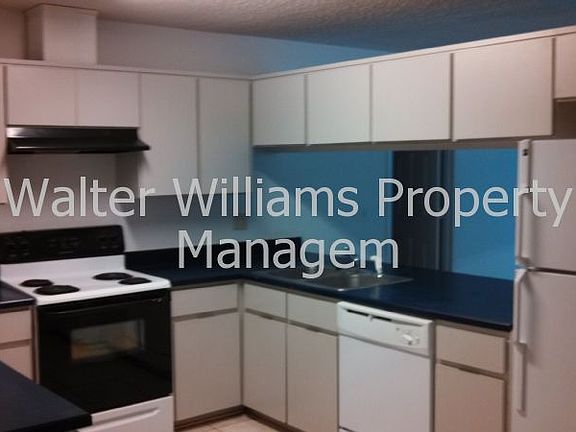 5th image of 26 Puritan Ln