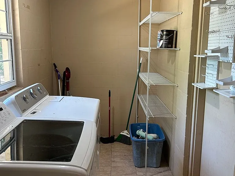 612 NW 9th Ct — Photo 7