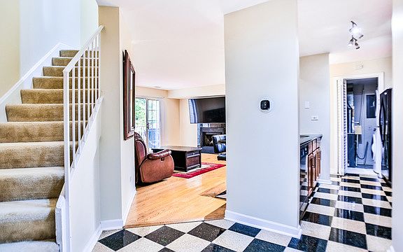 4th image of 80 Kristin Cir APT 4