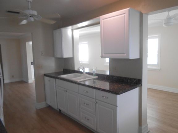 4th image of 1910 SW 12th Avenue