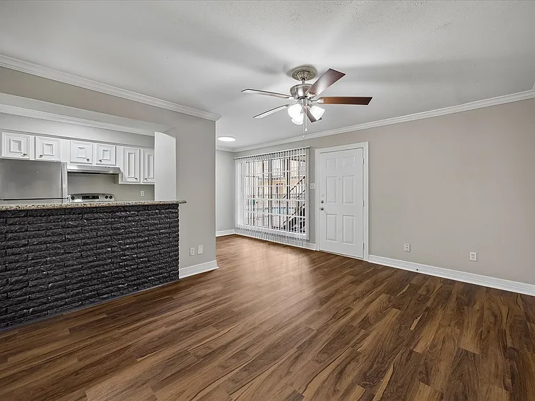Emerson Street Apartments — Photo 39