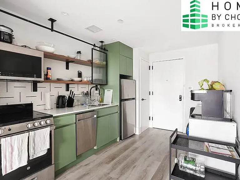 1510 Gates Ave #502 — Photo 3