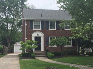 890 Washington Rd, Grosse Pointe, MI 48230