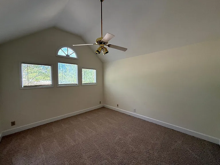 733 Victorian Pl — Photo 8