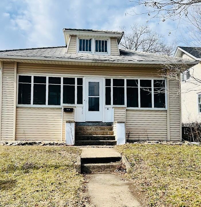 1st image of 915 Joliet St
