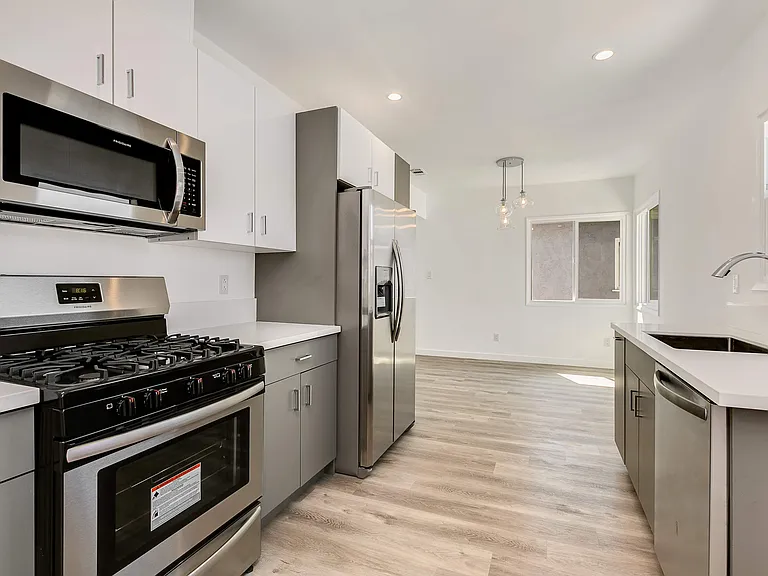 2075 Pine Ave #2075 — Photo 6