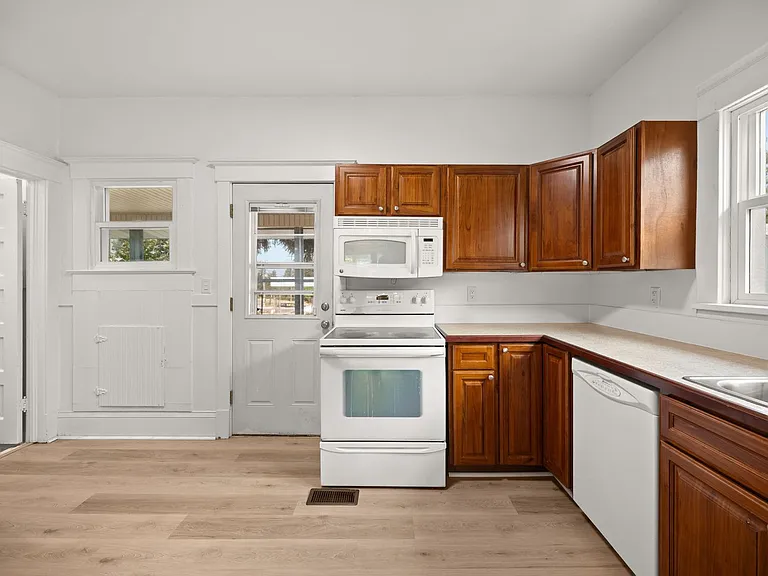 2624 W 8th Ave — Photo 25